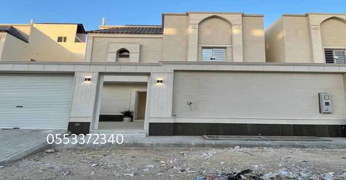 أعمال ترميم داخلية تشمل الجدران والأسقف في أحد منازل جدة.